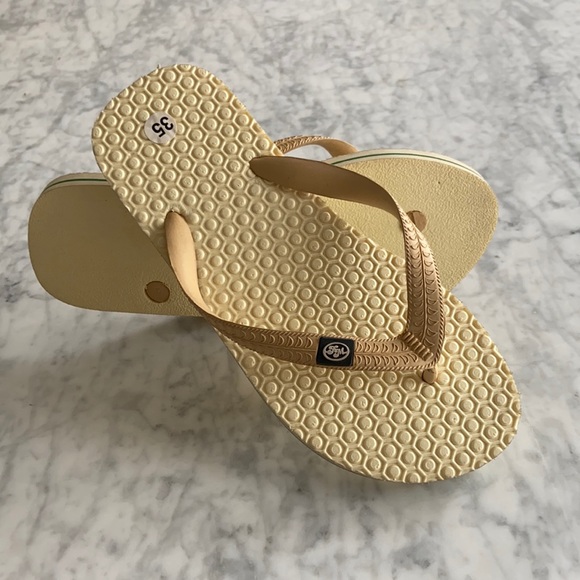 Franklin & Marshall Flip Flops - Picture 1 of 6
